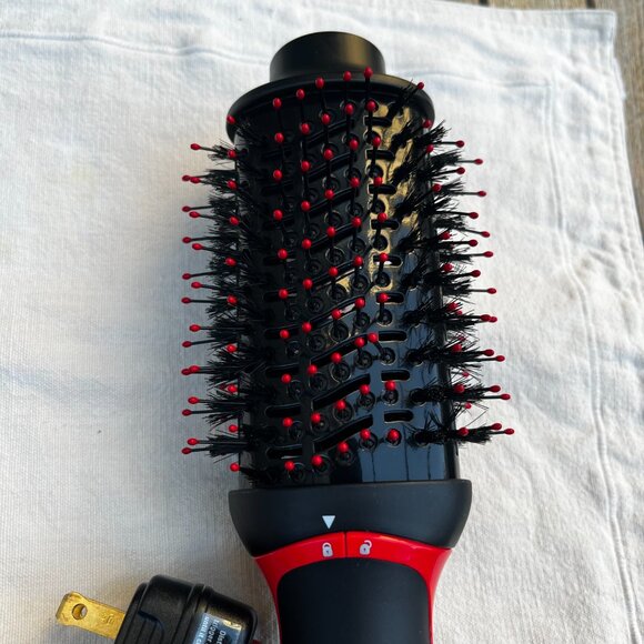 REVLON One Step 2.0 Volumizer PLUS Hair Dryer and Styler Black/Red - Tried Once - Picture 4 of 10